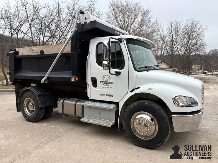 2015-freightliner-m2-106-image-3