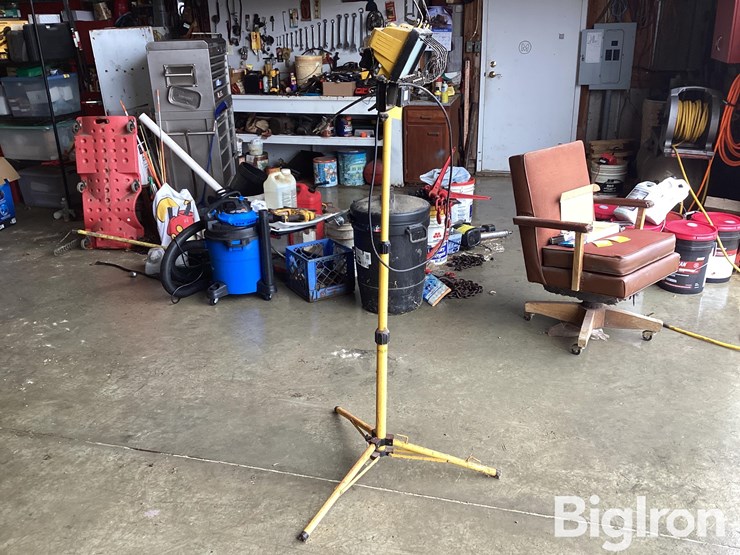 halogen-shop-light-image-4