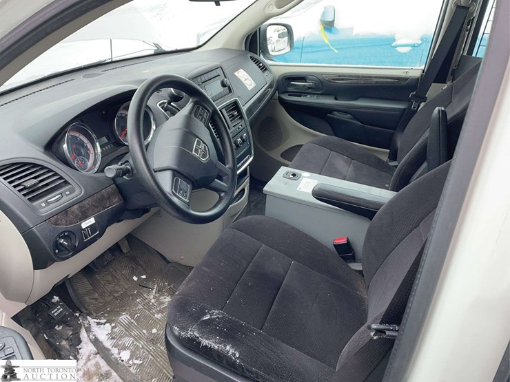 2011-dodge-grand-caravan-image-11