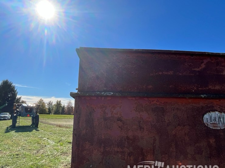 j&m-gravity-wagon-on-john-deere-gear-image-20