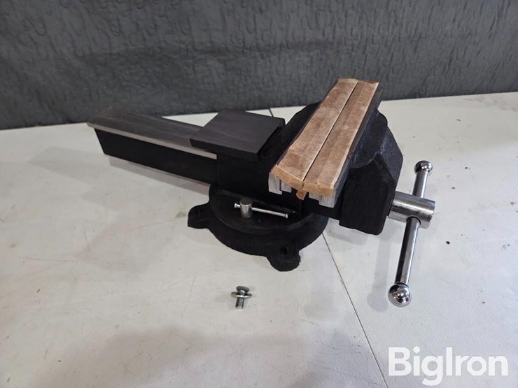 viper-bench-vise-image-2