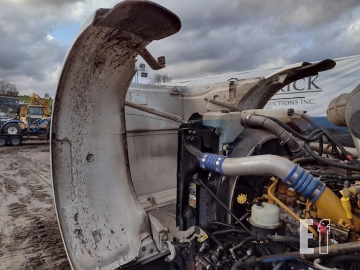 2008-peterbilt-365-image-23