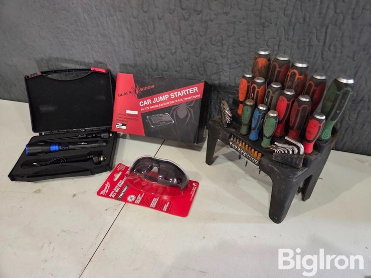 black-widow-jump-pack,-flashlight-&-driver-set-image-1