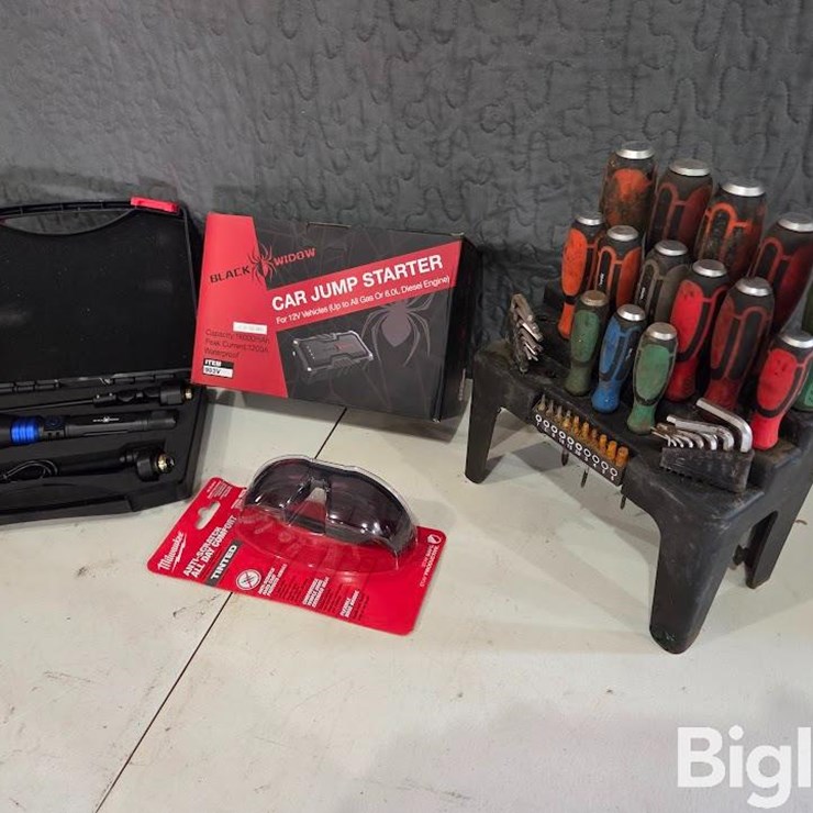 Black Widow Jump Pack, Flashlight & Driver Set