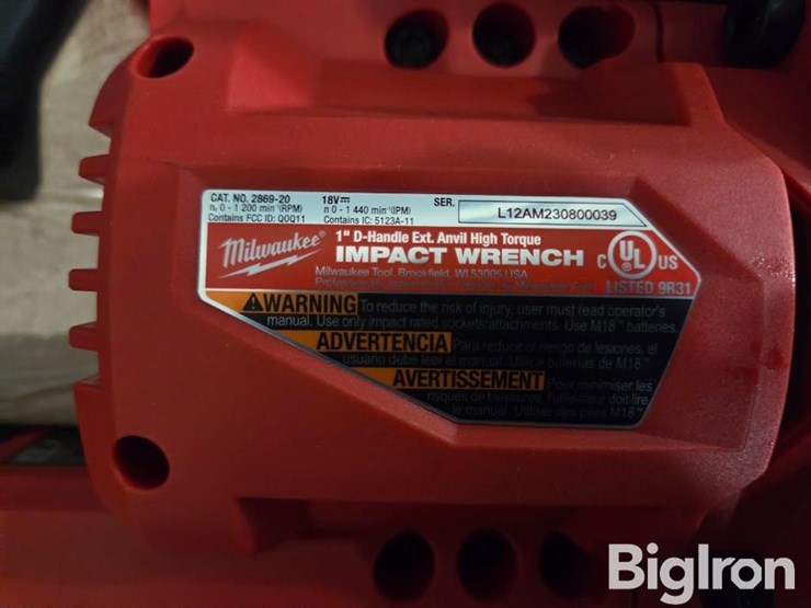 milwaukee-1"-battery-operated-impact-wrench-image-13
