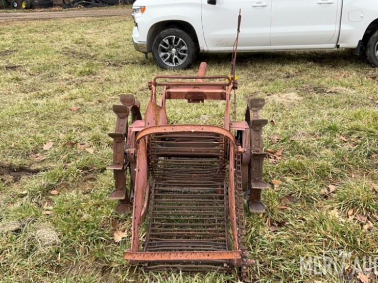 antique-international-harvester-potato-plow-image-5