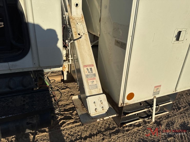 2005-international-durastar-4300-image-7