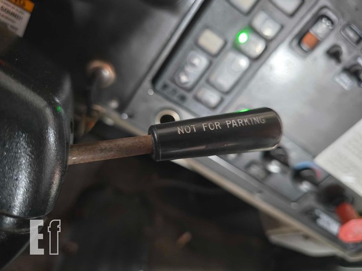 2010-peterbilt-340-image-15