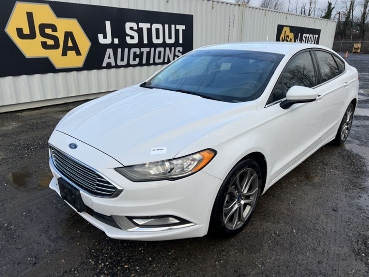 2017-ford-fusion-se-awd-sedan-image-1