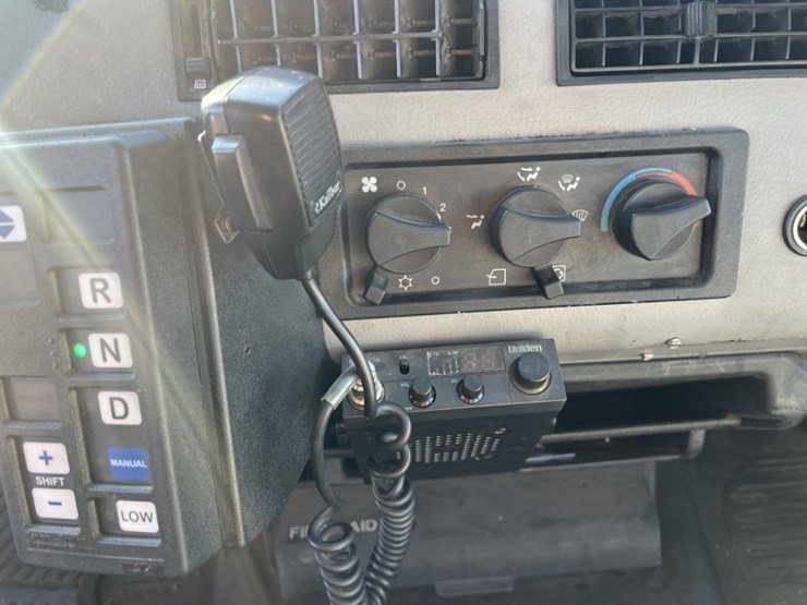 2002-freightliner-fl80-image-29