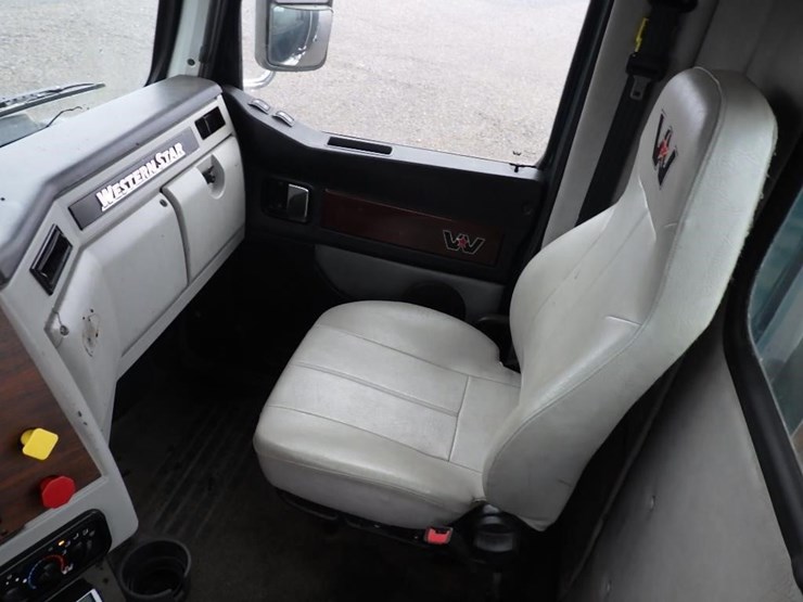 2018-western-star-5700xe-image-38