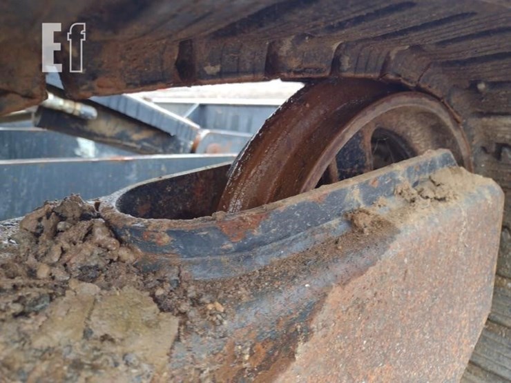 2022-deere-26g-image-40