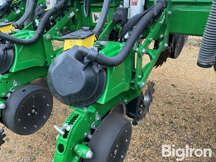 2025-john-deere-1775nt-image-12