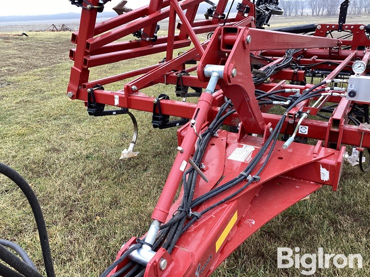 2023-case-ih-255-image-13