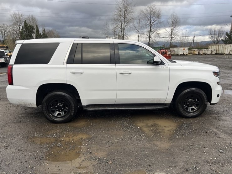 2016-chevrolet-tahoe-image-3