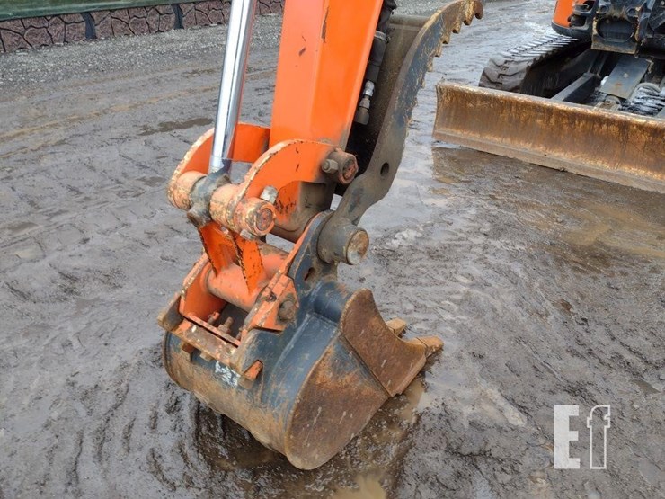 2014-hitachi-zx35u-image-17