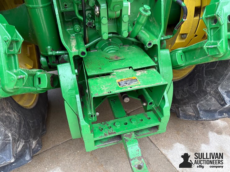 2011-john-deere-8260r-image-16
