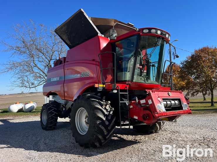 2011-case-ih-5088-image-3