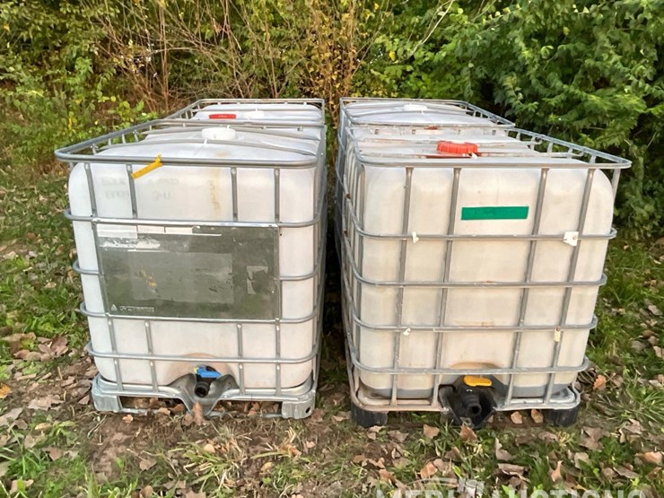 (4)-250-gallon-poly-totes-image-2