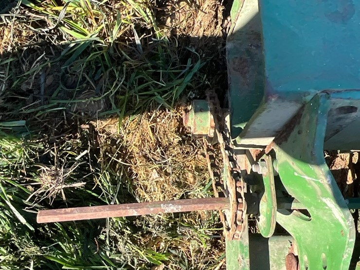 single-row-john-deere-planter-image-9