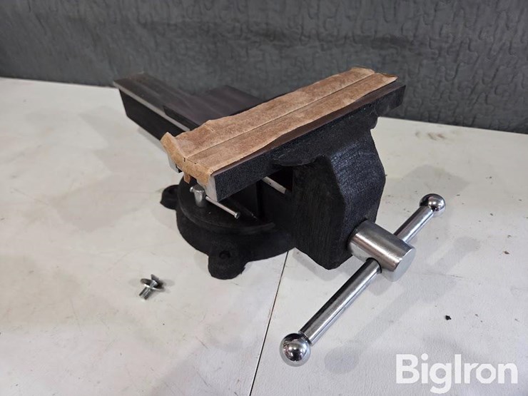viper-bench-vise-image-1