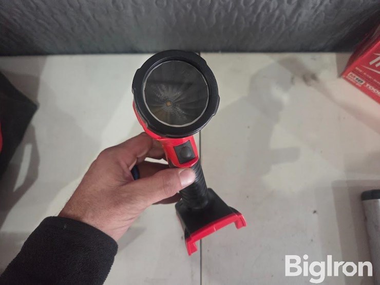 milwaukee-battery-operated-tools-image-11