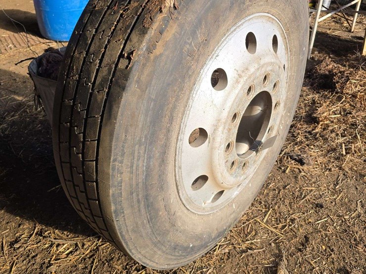 285/75r24.5-spare-tire-10lug-aluminum-rim-image-2