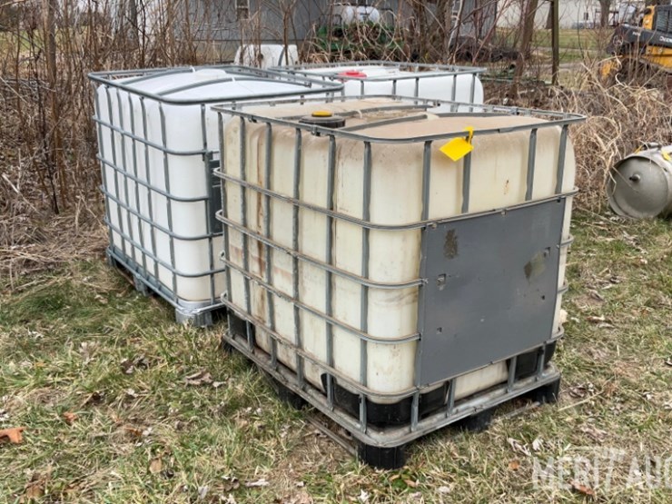 (3)-250-gallon-poly-totes-image-3