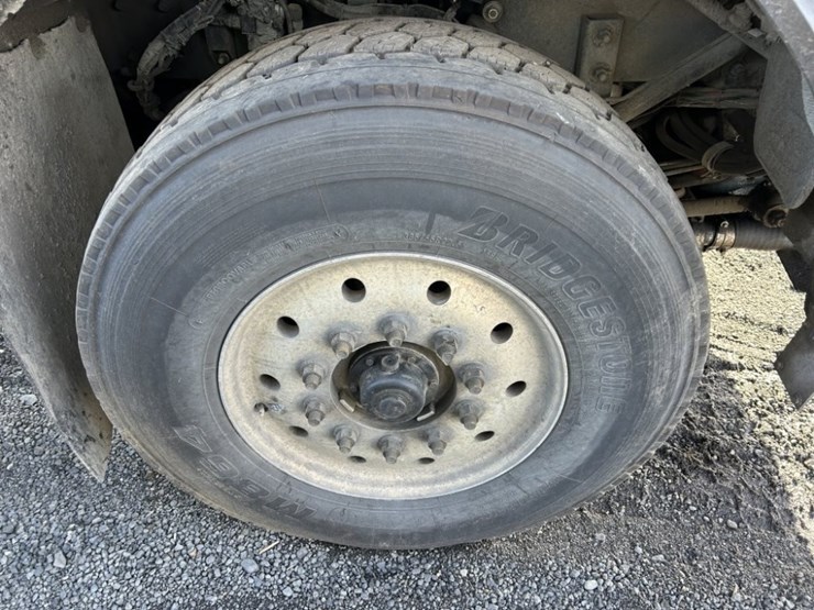 2012-peterbilt-320-image-34