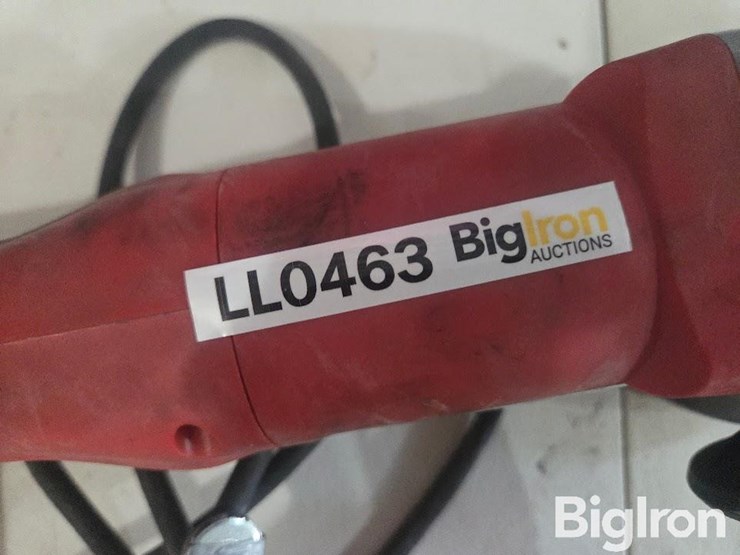 milwaukee-4-1/2"-grinder-image-12