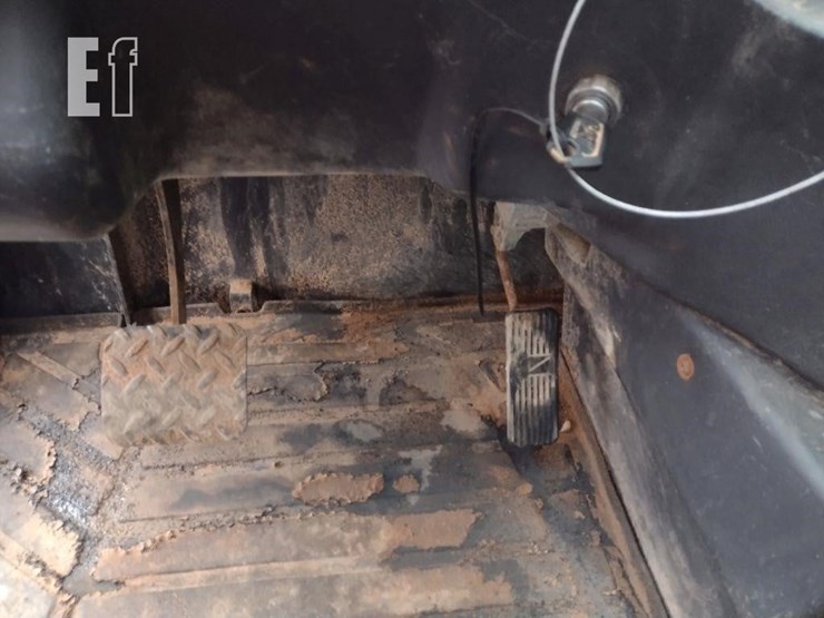 2015-caterpillar-tl1055c-image-7