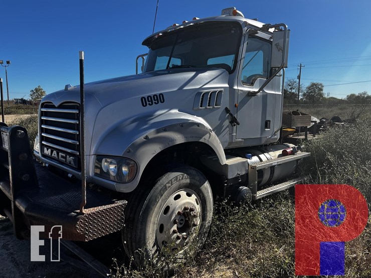 2012-mack-granite-gu713-image-6