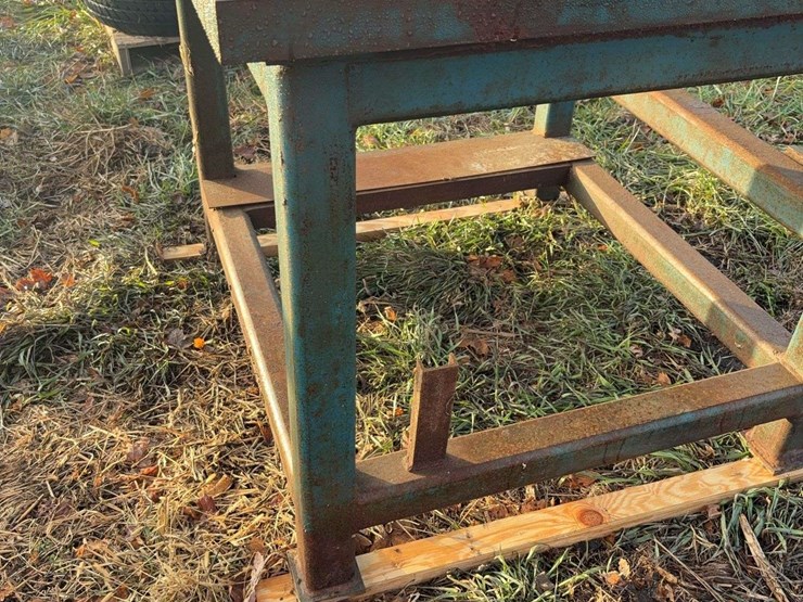 46"x46"-welding-table-36"t-with-vise-and-bench-grinder-image-9