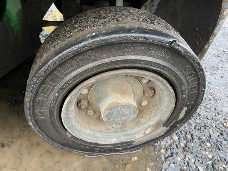 2008-mitsubishi-fg25n-image-15