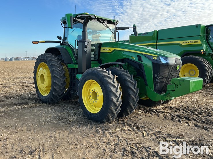 2024-john-deere-8r-370-image-3
