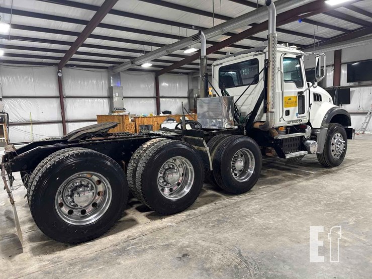 2009-mack-granite-gu713-image-9