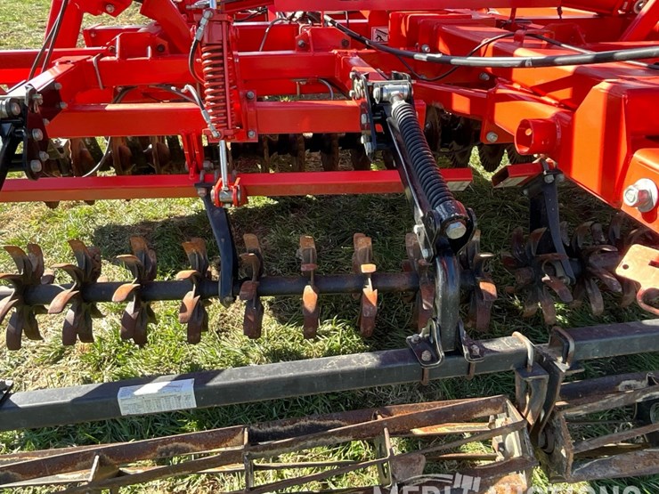 2016-kuhn-krause-8005-excelerator-verticle-tillage-tool-image-37
