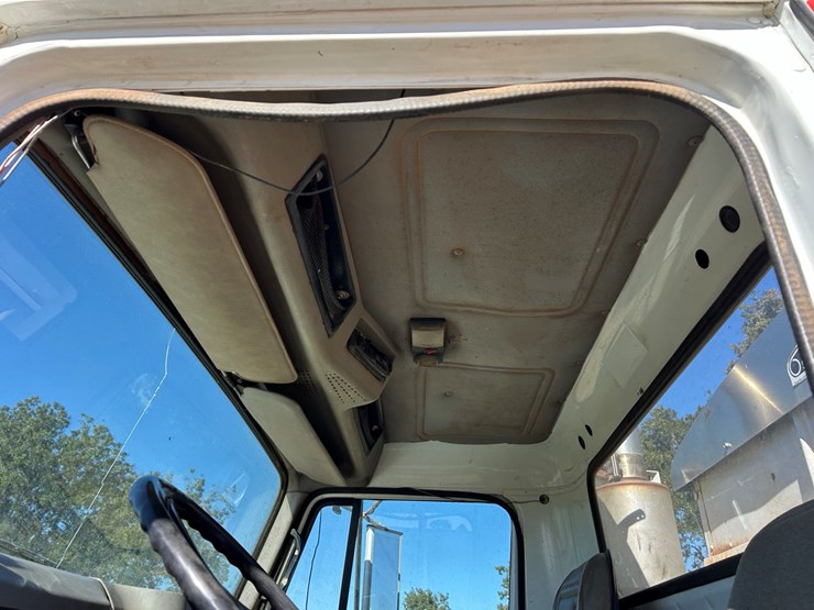 1995-international-8200-image-19