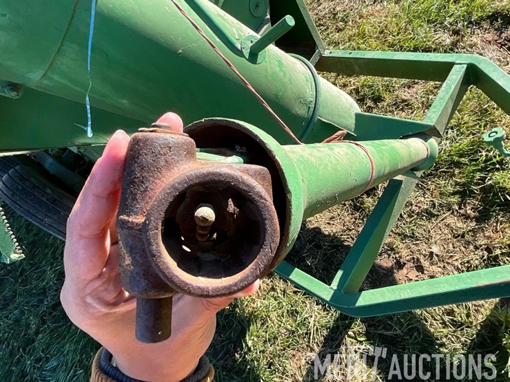 tandem-axle-2-compartment-feed-wagon-image-12