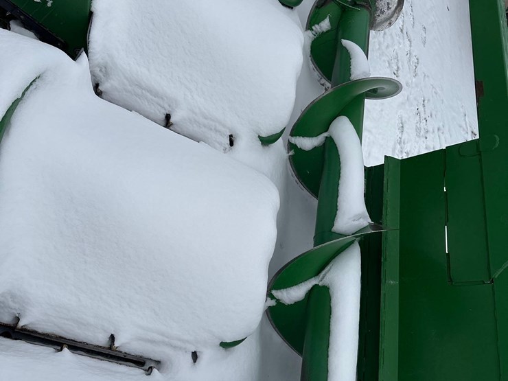 3311---john-deere-8r30-corn-head-image-2