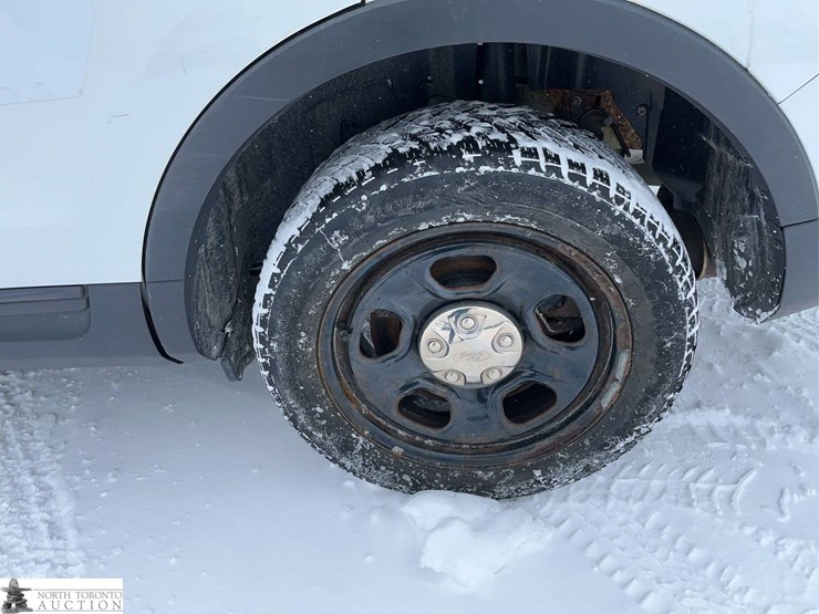 2015-ford-explorer-image-11