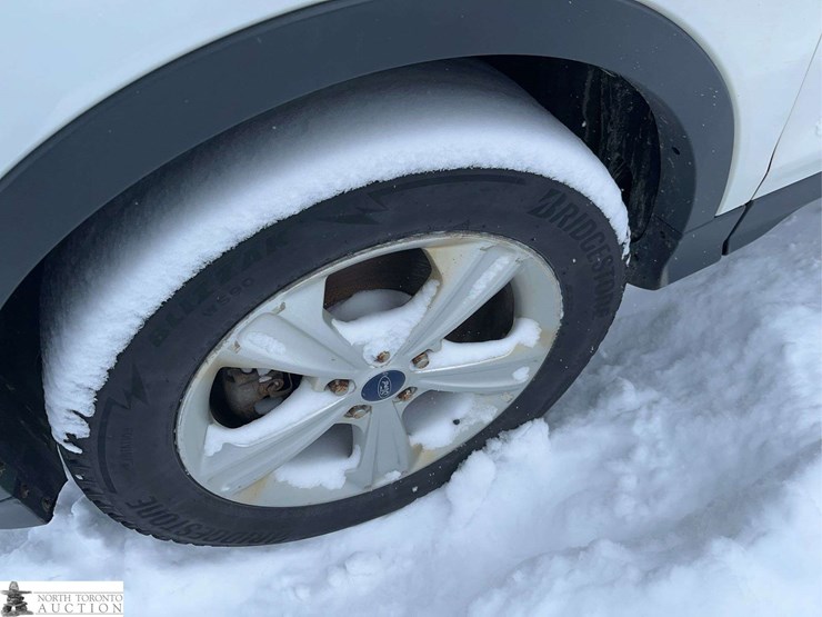 2013-ford-escape-se-image-10