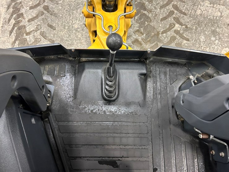 2021-deere-310sl-hl-image-59