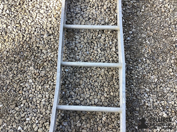 16'-aluminum-ladder-image-10