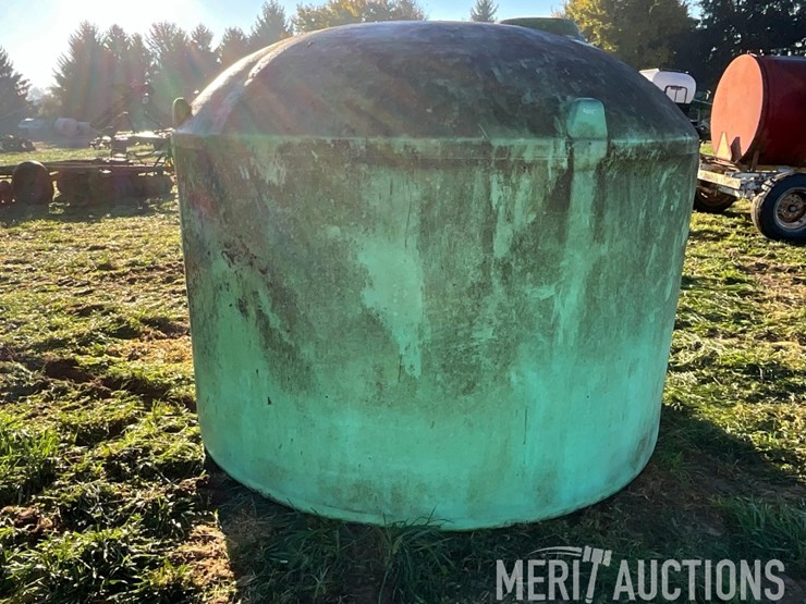 green-1,400-gallon-poly-tank-image-4