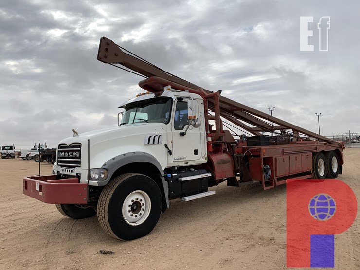 2013-mack-granite-gu713-image-1