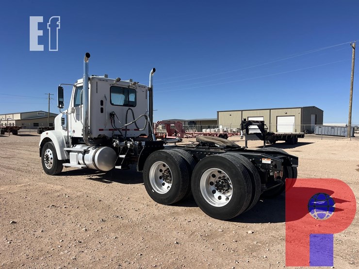 2021-freightliner-coronado-122-sd-image-2