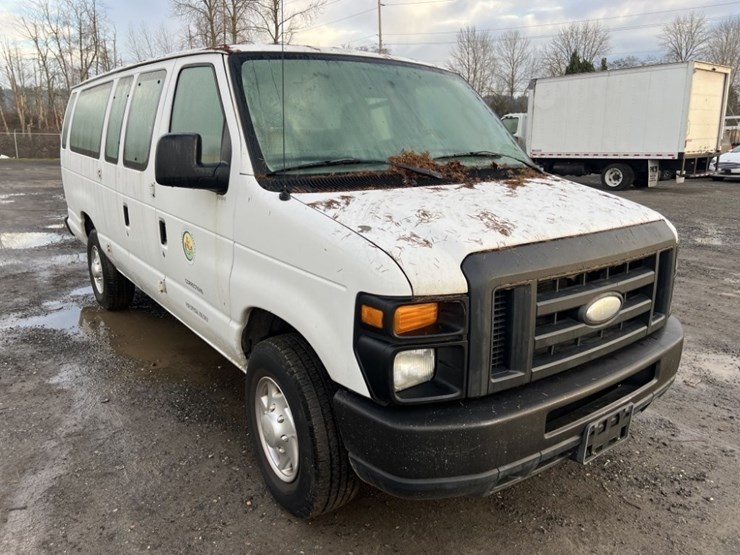 2011-ford-e350-image-2