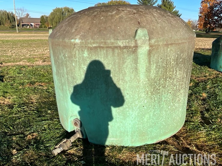 green-1,400-gallon-poly-tank-image-7