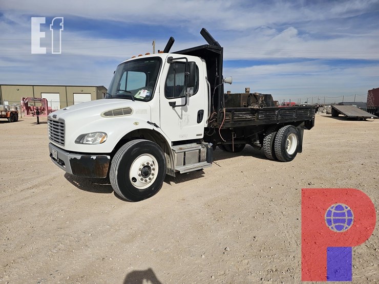 2011-freightliner-m2-106-image-1